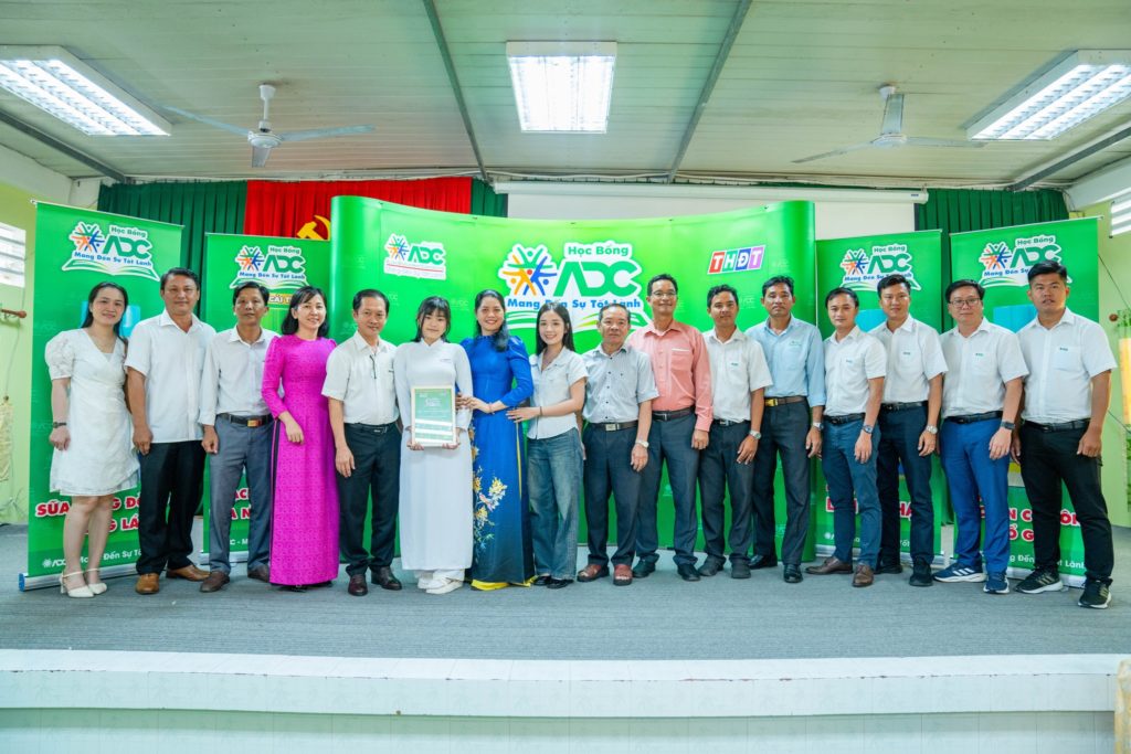 Tổng quan buổi lễ trao học bổng ADC Mang Đến Sự Tốt Lành dành cho em Kim Ngân
