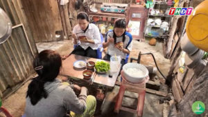 Bữa cơm học hằng ngày gia đình đơn giản nhưng chứa chan tình thương của người mẹ tần tảo