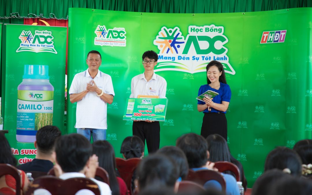 Vượt qua khó khăn, chàng học sinh vẫn quyết tâm đến trường vì ước mơ thoát nghèo