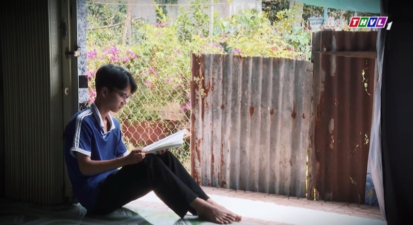 Phan Thành Lợi: vừa chăm mẹ bệnh vừa ôn thi Đại học ở bệnh viện
