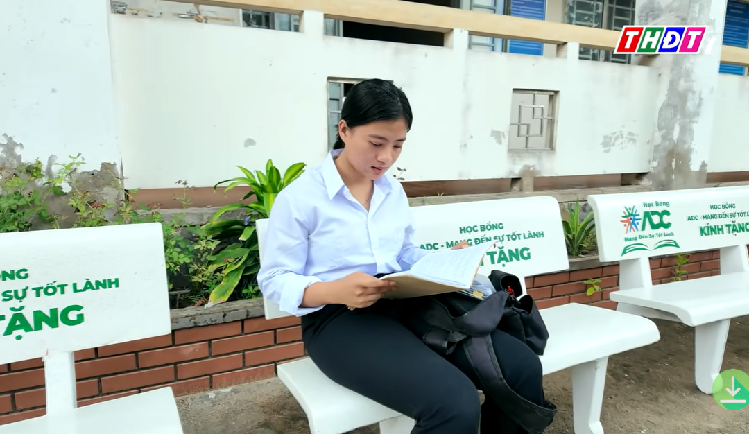 Vượt lên nghịch cảnh, nuôi dưỡng giấc mơ đứng trên bục giảng